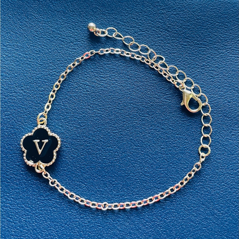Brand New Clover Initial Letter V Chain Bracelet